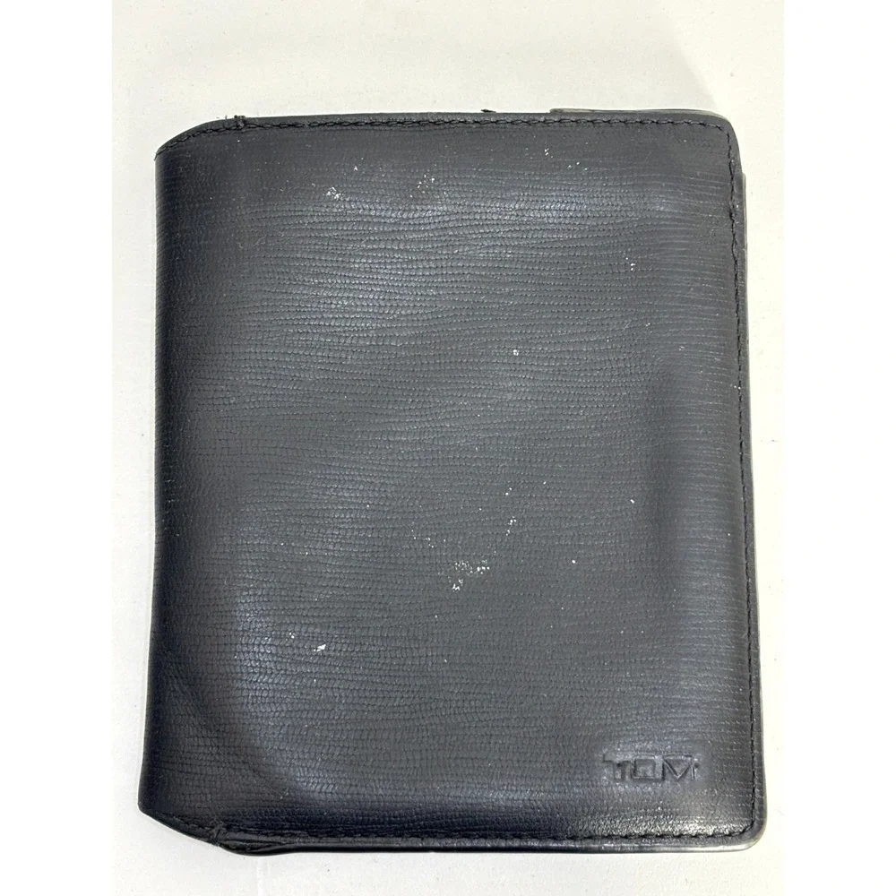 Tumi Bi-Fold Wallet Mens‎ Black Leather Embossed Credit Card Slot Rectangular
